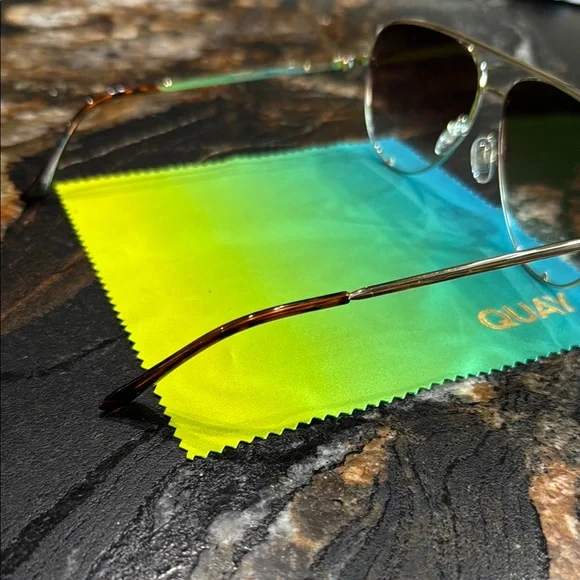 Quay Australia Gold Frame Sunglasses - Picture 4 of 4